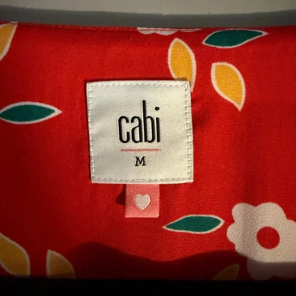 CAbi Vibrant Red Floral Sleeveless Blouse with Tie Front Detail. V-neck. Size M. - Picture 5 of 6